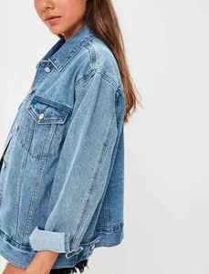 แจ็คเก็ตยีนส์หนังแกะสำหรับผู้หญิงขายดี พร้อมดีไซน์ขาดๆ แบบลำลอง ผลิตจากวัสดุดิบโดยตรง ใส่ลงในรถเข็นได้เลย - Product Image 4