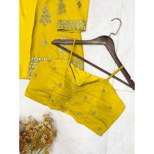 Vestido de Noche Amarillo de Diseño Indo-Occidental LG, Talla M, Elegante para Fiestas con Bordado de Lentejuelas - Product Image 5