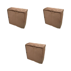 Bloc de fibres de coco compressées écologiques à prix raisonnable pour l'amélioration du sol, idéal pour les pépinières et les allées de jardin. - Product Image 1