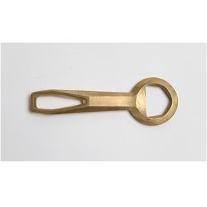 Abridor de botellas artístico de aluminio fundido para decoración de bares, que combina atractivo visual con uso práctico - Product Image 3