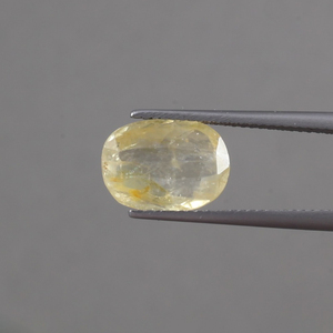 พลอยแซฟไฟร์สีเหลืองธรรมชาติทรงรีขนาด 12x9 มม. น้ำหนัก 5.02 กะรัต ได้รับการรับรองจาก IGI สำหรับทำเครื่องประดับ  ขัดเงา/เคลือบน้ำมัน 100% จากธรรมชาติ - Product Image 1