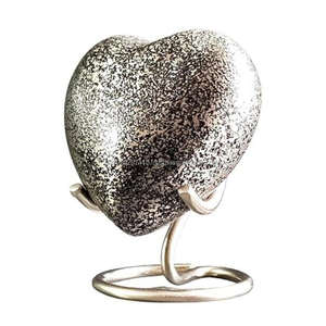 Urnas de corazón de metal Premium de estructura única con superficie duradera y forma simbólica para el Recuerdo espiritual y la paz - Product Image 1
