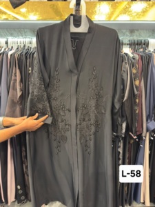 Oferta caliente: Nuevo estilo, hermosa abaya islámica tradicional negra de Dubái para mujer, de poliéster transpirable hasta el tobillo, ideal para primavera. - Product Image 1