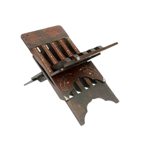 El soporte para el Corán convierte la lectura en un ritual diario sagrado. El reháel de madera, un soporte para el Corán, es un símbolo atemporal de respeto y estabilidad. - Product Image 1
