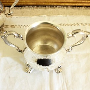 Cremera de Metal Hecha a Mano con un Elegante Diseño de Asa - Product Image 6