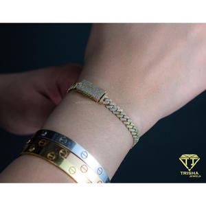 กำไลข้อมือคิวบันโมอิสซาไนต์สีเหลืองทองพรีเมียม ประดับด้วยพลอย VVS ฝังด้วยมือ ดีไซน์หรูหราสำหรับใส่ทุกวัน - Product Image 4
