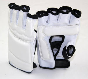โรงงานขายส่งถุงมือเทควันโดคุณภาพสูงสำหรับฝึกศิลปะการต่อสู้ ป้องกันนิ้วครึ่ง ทำจากหนัง ป้องกันรังสียูวี - Product Image 1