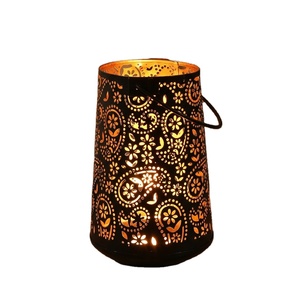 Portavelas de Metal Marroquí Hecho a Mano, Linterna Colgante Vintage con Diseño Paisley, Votivo Decorativo para Hogar y Jardín - Product Image 1