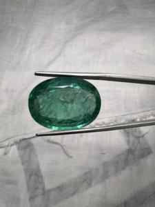 Pierre d'émeraude verte naturelle taille ovale haute clarté Jai Narayan Gems avec jeu de couleurs/effet de feu pour bagues, pendentifs et bijoux de luxe - Product Image 3