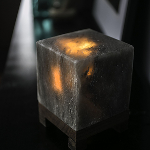 Lampes en sel de l'Himalaya gris de marque privée, collection d'éclairage en cristal sélectionné à la main de qualité supérieure avec service OEM, taille OEM, vente en gros - Product Image 1