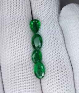 Esmeraldas Naturales Premium de Zambia – 4 Gemas Ovaladas, 4 Quilates en Total, Color Verde - Product Image 1