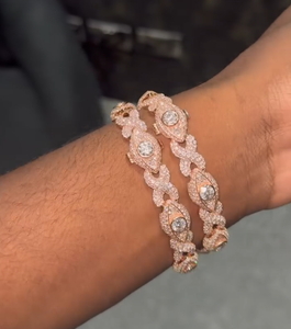 Bracelets manchette classiques personnalisables en moissanite plaqué or rose, sertis clos taille brillant, pour femmes, usage quotidien - Product Image 1