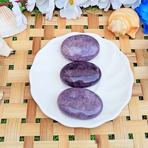 Pierre de paume ovale en Lépidolite naturelle, gravée à la main, de luxe, cristal violet de guérison, Reiki, méditation, soulagement du stress, décoration - Product Image 5