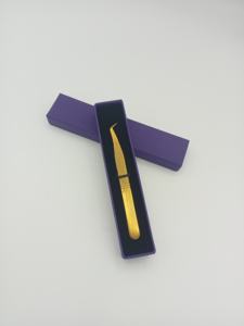Pinzas para Cejas de Acero Inoxidable Chapadas en Oro de Marca Personalizada, Pinzas Profesionales de Precisión con Punta Inclinada para Extensión de Pestañas - Product Image 2