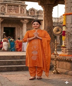 ชุดเสื้อผ้าปักลายผ้าฝ้ายสลับสีสันสดใส พร้อมผ้าคลุมไหล่ สำหรับงานเทศกาล ราคาขายส่ง เสื้อผ้าชาติพันธุ์ สีส้ม - Product Image 2