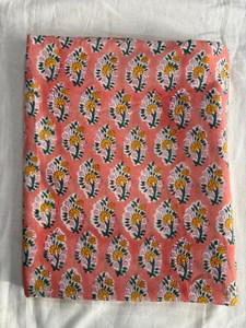 ผ้าฝ้ายพิมพ์ลายดอกไม้สีเหลืองพีช ลายบูตะ พิมพ์ด้วยมือแบบอินเดีย ผ้าฝ้ายพิมพ์ลายแบบชาวอิฐามปุรี ลายเล็ก - Product Image 2