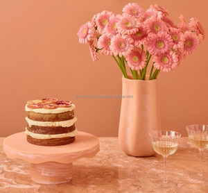 Vase à fleurs en résine de style nordique de haute qualité Design moderne avec surface rugueuse de luxe évidée pour une utilisation décorative de table - Product Image 4