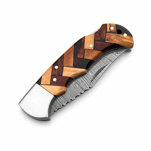 Couteau de chasse et de camping pliant artisanal en acier Damas, pointe clip, manche en bois, étui en cuir, personnalisable OEM/ODM, 0,5 mm - Product Image 5