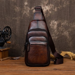 Nouveau sac de poitrine extérieur en cuir imperméable personnalisé avec fermeture à boucle, léger et à prix abordable, sac bandoulière en cuir pour l'extérieur - Product Image 1