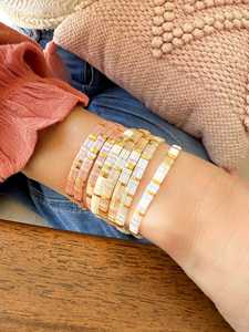 Bracelet extensible personnalisé avec perles Tila plaquées or, message caché, cadeau pour maman ou meilleure amie - Product Image 4