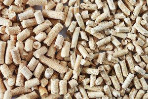 Granulés de bois de pin de haute qualité à prix d'usine 4500, 400 % humidité, bûches de bio-carburant pour système de chauffage, sac de 15 kg, approvisionnement en vrac, Belgique - Product Image 5