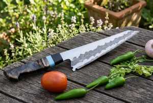 Couteau de Chef Professionnel 2026 LEGACY BLADES Fait Main en Acier à Haute Teneur en Carbone, Manche en Résine, Finition Poli Miroir, Compatible Lave-Vaisselle - Product Image 4