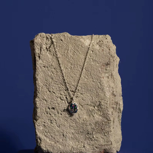 Pendentif artisanal en quartz mystique et argent sterling 925, collier minimaliste avec pierre précieuse arc-en-ciel pour femme - Product Image 1