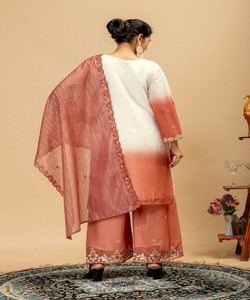 Traje Palazzo de Algodón Bordado con Degradado de Blanco a Melocotón para Mujer, Corte Holgado, Estilo Tradicional de India y Pakistán 86389 SWAROOP-ST-1198 - Product Image 2