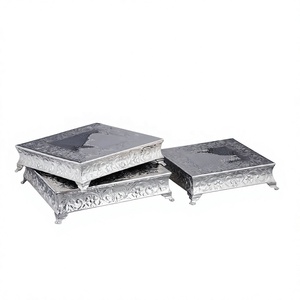 Z M CREATIONS Plateau à gâteau carré en métal nickelé fait main, personnalisé, 3 pièces, résistant à la chaleur, passe au lave-vaisselle, pour servir les desserts - Product Image 1