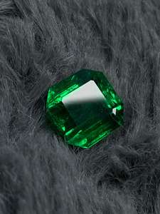 Esmeralda Natural de Corte Octogonal de 8.0 Quilates, Gema Suelta para Joyería - Product Image 2