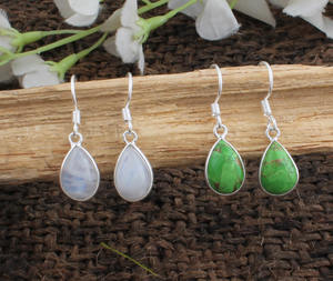 Pendientes Colgantes Hechos a Mano de Plata de Ley 925 con Cobre Verde Natural y Piedra Lunar Arcoíris para Boda, Aniversario o Fiesta - Product Image 3