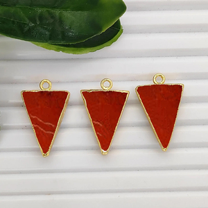 Colgante de Ágata Roja en Forma de Triángulo, Chapado en Oro, Ágata Roja Natural de 20x15mm, Conector de Placa para Fabricación de Joyería Hecho a Mano - Product Image 1