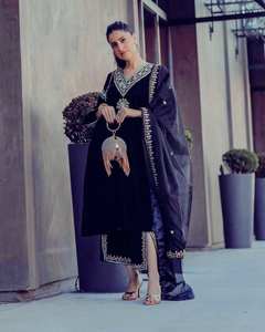 Salwar Kameez spécial Eid Ramzan, prêt à porter et personnalisable, vêtements de mariage pakistanais, Kurti-Palazzo en velours fantaisie et Dupatta en gros - Product Image 3