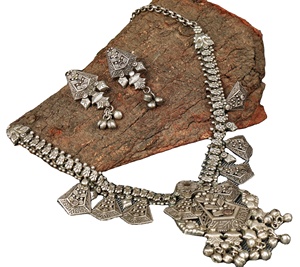 Parure Collier et Boucles d'Oreilles Plaqué Or, Argent Vieilli Oxydé, Sertissage Zircon, Faite Main, Motif Floral Bohème Indien, pour Mariage Femme - Product Image 1