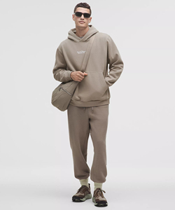 Usine de sweats à capuche personnalisés pour les marques de streetwear, offrant une qualité supérieure, un MOQ faible, des designs sur mesure et une production mondiale - Product Image 2