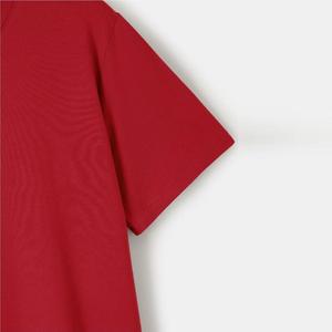 เสื้อยืดเปล่าสีแดง คอโอ ผ้าคอตตอนเจอร์ซีย์ ดีไซน์เรียบ สีพื้น สำหรับขายส่ง รับสกรีนโลโก้ เสื้อยืดลำลองผู้ชาย - Product Image 3
