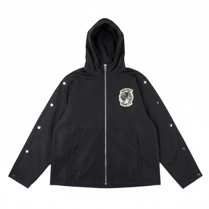 Veste coupe-vent noire personnalisée pour homme, style streetwear, avec fermeture éclair, manches à boutons-pression et patch brodé, vêtement d'extérieur tendance à capuche - Product Image 6