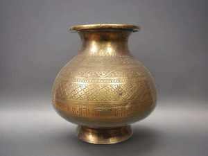 ประติมากรรมทางศาสนาทองเหลืองขัดเงา ปูจา โลตา และ กาลาช โลตา ชุบทอง พร้อมพิมพ์ตัวอักษรแบบ Letterpress สำหรับเทศกาลพูจา ใช้ในบ้านและวัด - Product Image 6