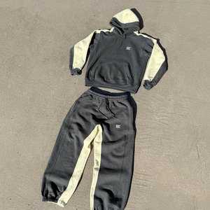 ชุดลำลองสำหรับผู้ชายและผู้หญิง เสื้อสเวตเชิ้ตโอเวอร์ไซส์ลายฮาราจูกุโจ๊กเกอร์ และกางเกงจ็อกเกอร์ใส่สบาย - Product Image 1