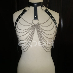 Harnais de corps en similicuir noir et argenté - Product Image 4