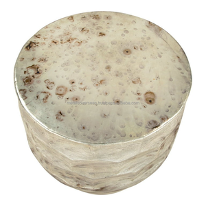 โต๊ะข้างโลหะทำมือ ดีไซน์พิเศษ ผิวสัมผัสไม่เหมือนใคร ลวดลายธรรมชาติ ผิวมันวาวแบบเรียบง่าย ลายนูนแบบโบราณ ใช้ตกแต่งบ้าน วางข้างโซฟา - Product Image 3