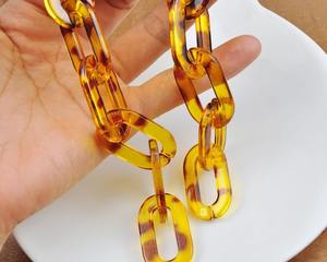 Eslabones de cadena de resina personalizables, de gran tamaño y colores claros, eslabones grandes de resina multicolor disponibles por Glowin Fashion. - Product Image 1