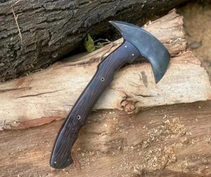 Hache artisanale en acier au carbone de qualité industrielle avec manche en bois et fourreau en cuir pour le camping en plein air - Product Image 1