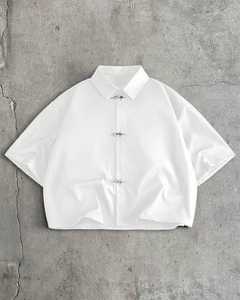 เสื้อเชิ้ตแขนสั้นสีดำสำหรับผู้ชาย สไตล์ลำลองสำหรับทำงาน กระดุมแถวเดียว มีกระเป๋าสี่ช่อง รับผลิตตามแบบ OEM - Product Image 3