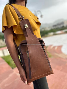 Nuevo estilo hecho a mano de grano completo de cuero Crunch estilo Vintage Unisex Sling Chest Made Unique Triangle Messenger Utility Cross Bags - Product Image 3