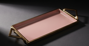 Plateau de service rectangulaire moderne en métal émaillé rose avec poignées latérales géométriques en laiton, décoratif pour table basse, coiffeuse et présentoir à parfums - Product Image 5