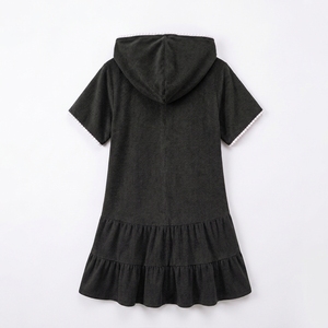 Robe de bain à capuche pour filles 100% polyester séchage rapide mini mignonne sans manches avec fermeture éclair sur le devant et ourlet à volants pour la plage et la piscine, étiquette personnalisée - Product Image 3