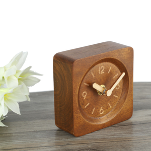 Mini horloge de table en bois de petite taille avec logo personnalisé - Product Image 2