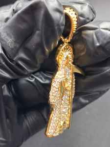 จี้พระเยซูตรึงกางเขน รูปทรงกลมประดับโมอิสซาไนต์ เงินแท้ 925 ชุบทอง เครื่องประดับอัญมณีชั้นดี - Product Image 5