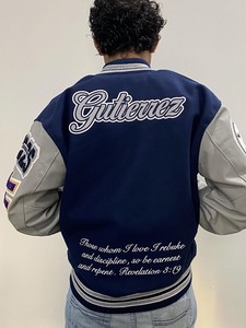 Veste universitaire bleue élégante de qualité supérieure avec patchwork personnalisé, détails brodés, bordures côtelées et boutons intégraux personnalisés - Product Image 3